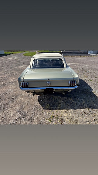 Ford Mustang 5 of 10