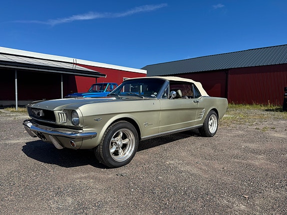 Ford Mustang 3 of 10