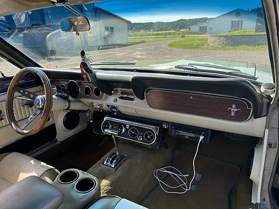 Ford Mustang 7 of 10