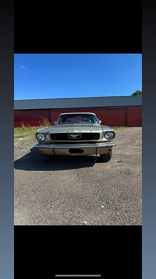 Ford Mustang 4 of 10