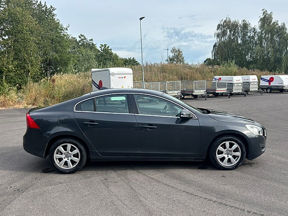 Volvo S60 8 of 12