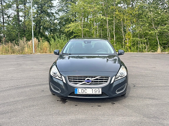 Volvo S60 2 of 12