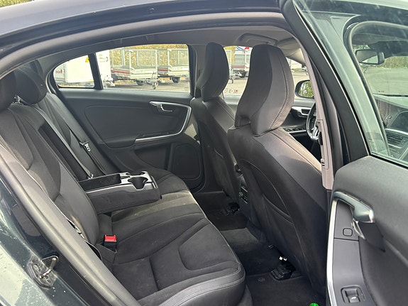 Volvo S60 10 of 12