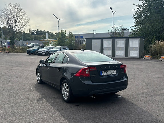 Volvo S60 5 of 12