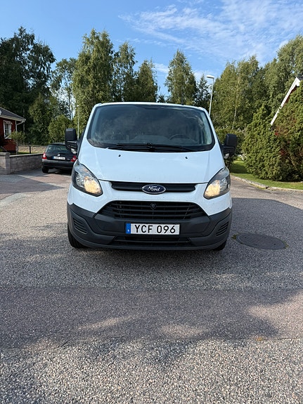 Ford Transit Custom 2 of 10