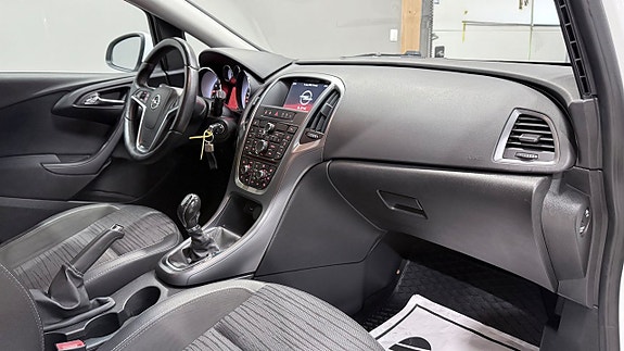 Opel Astra 12 of 18