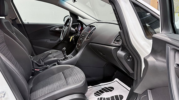 Opel Astra 14 of 18