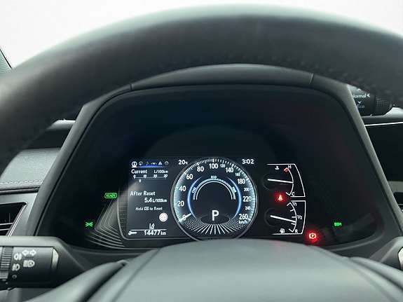 Lexus UX250h 17 of 30