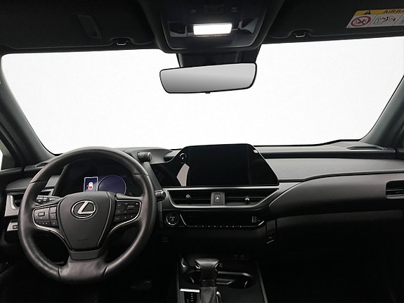 Lexus UX250h 13 of 30
