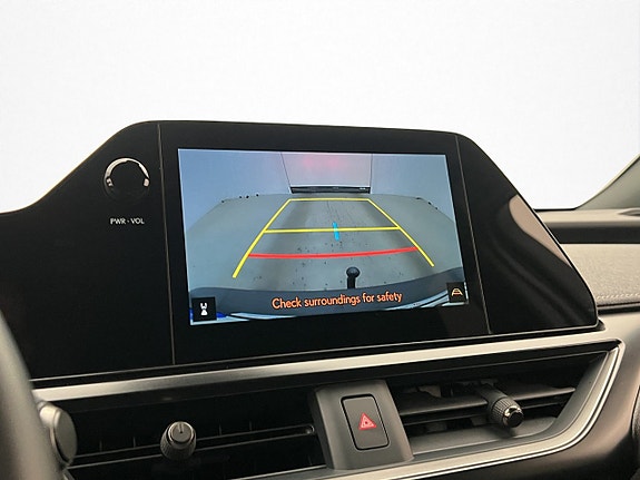 Lexus UX250h 19 of 30