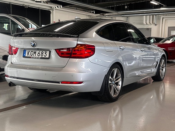 BMW 320d 4 of 11