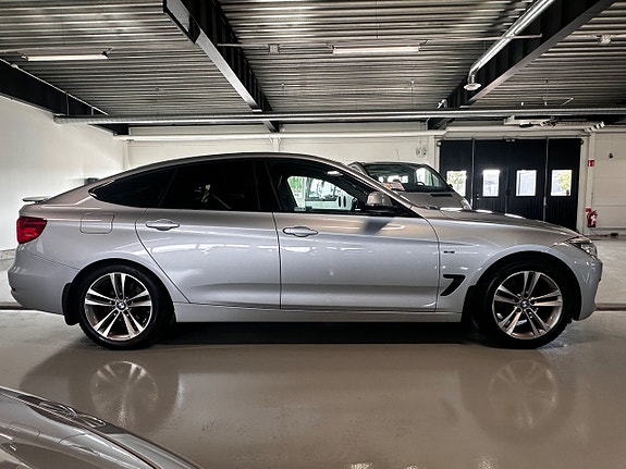 BMW 320d 3 of 11