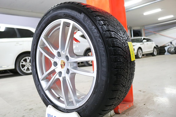 Porsche Cayenne S 17 of 21