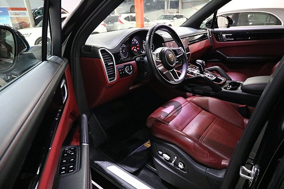 Porsche Cayenne S 8 of 21