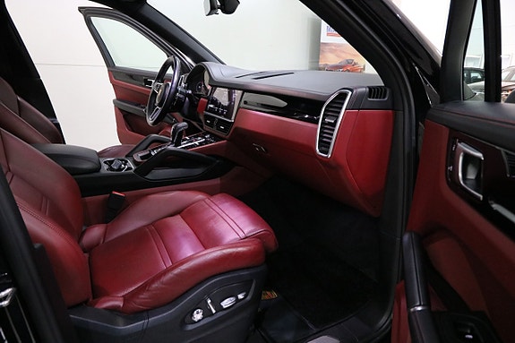 Porsche Cayenne S 14 of 21