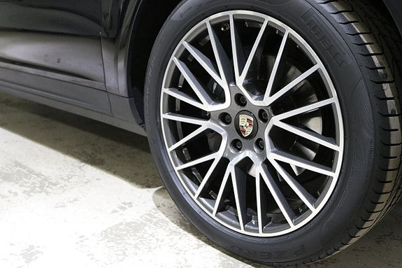 Porsche Cayenne S 4 of 21