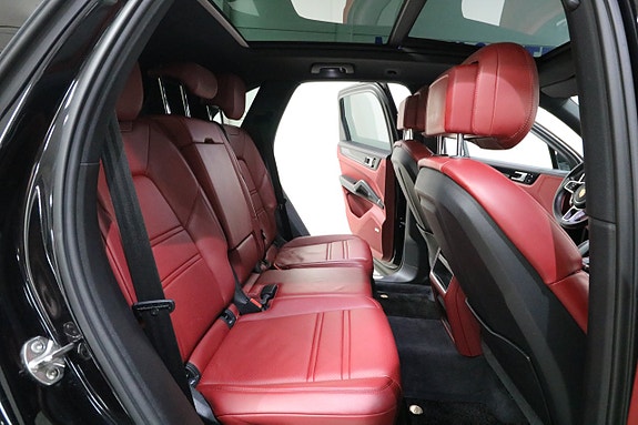 Porsche Cayenne S 16 of 21