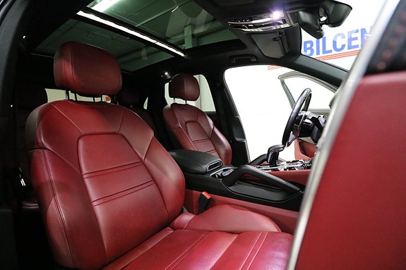 Porsche Cayenne S 15 of 21