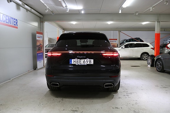 Porsche Cayenne S 6 of 21