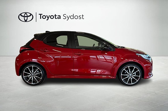 Toyota Yaris 12 of 14