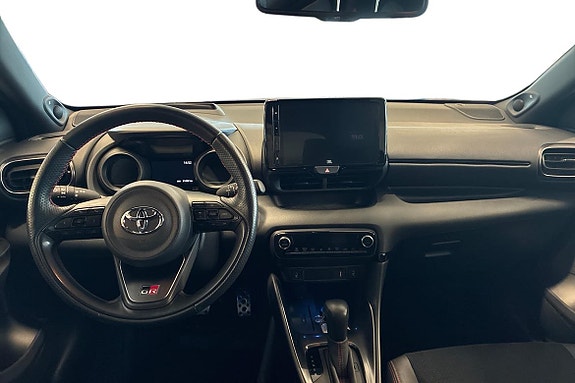 Toyota Yaris 8 of 14