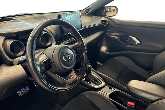 Toyota Yaris 10 of 14