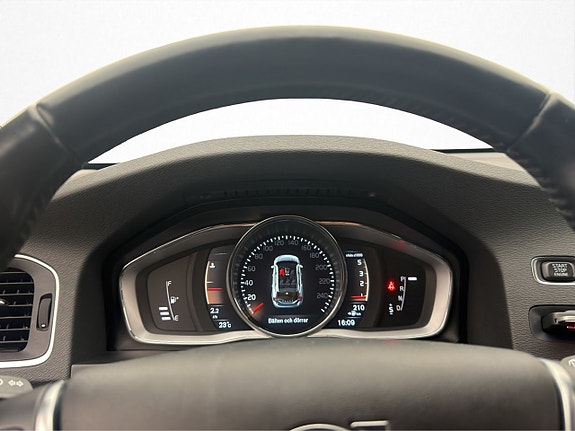 Volvo V60 Cross Country 16 of 29