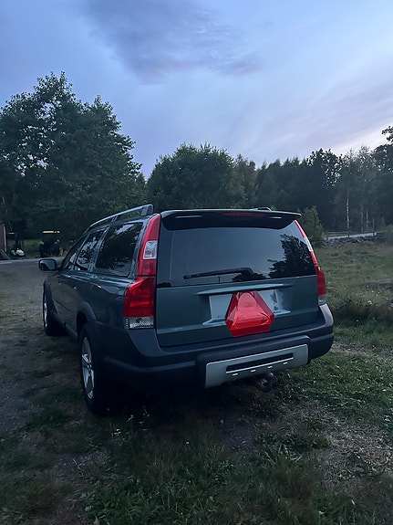 Volvo XC70 2 of 9