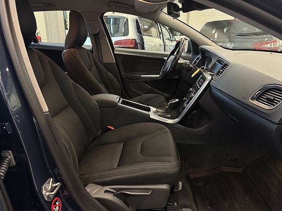 Volvo V60 8 of 24