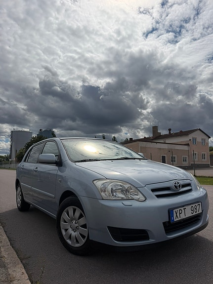 Toyota Corolla 2 of 9