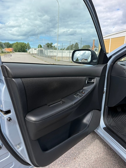 Toyota Corolla 7 of 9