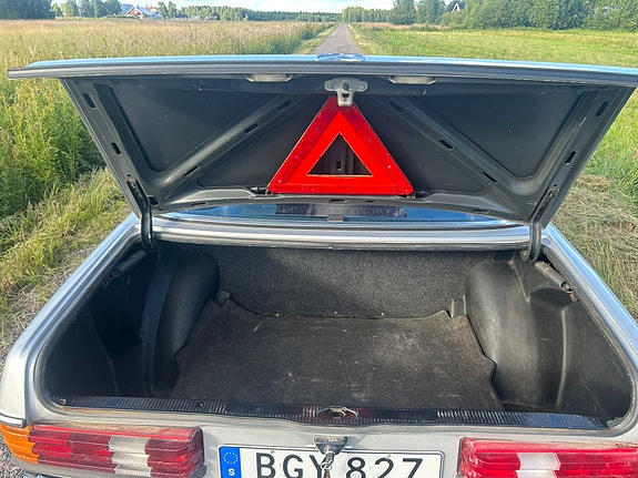 Mercedes-Benz 200 8 of 9