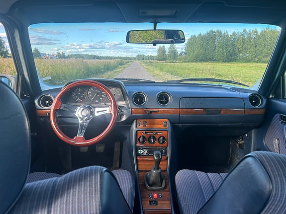 Mercedes-Benz 200 6 of 9