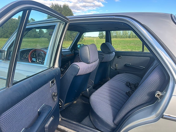 Mercedes-Benz 200 5 of 9
