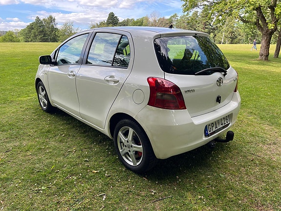 Toyota Yaris 4 of 5