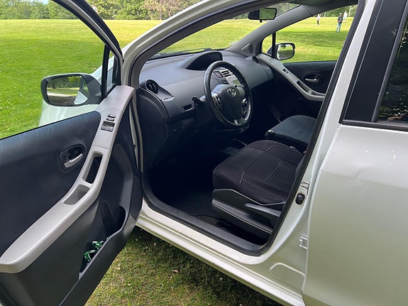Toyota Yaris 5 of 5