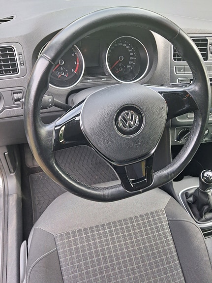 Volkswagen Polo 3 of 8