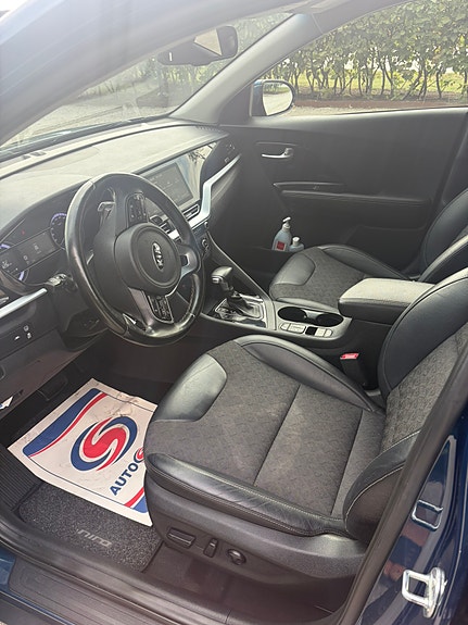 Kia Niro 2 of 12