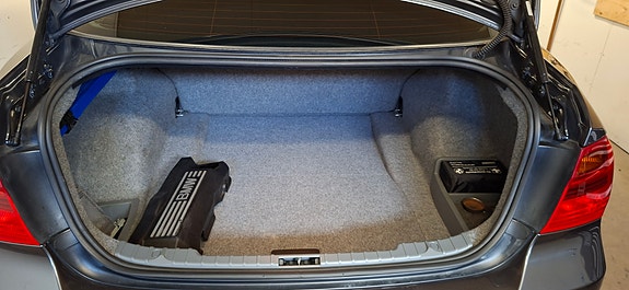 BMW 320i 5 of 6
