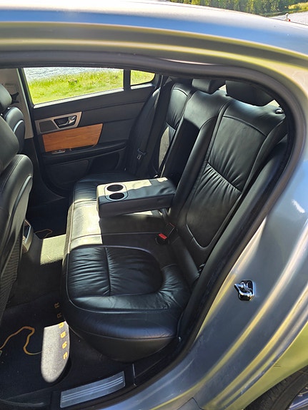 Jaguar XF 7 of 11