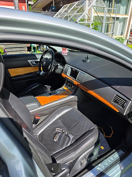 Jaguar XF 5 of 11