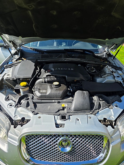 Jaguar XF 8 of 11
