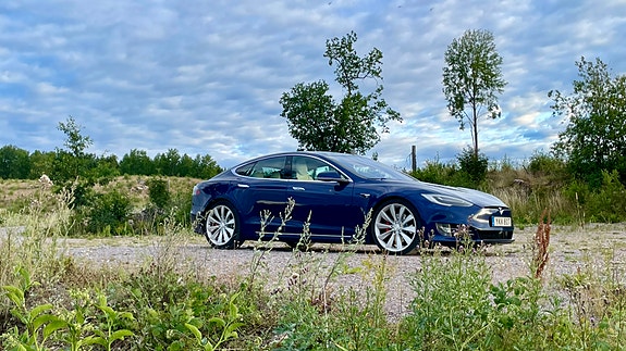 Tesla Model S 4 of 15