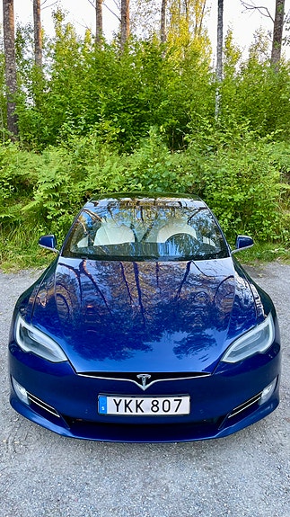 Tesla Model S 11 of 15