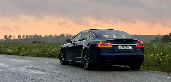 Tesla Model S 2 of 15