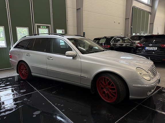 Mercedes-Benz E240 7 of 23