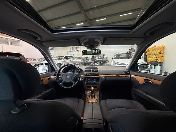 Mercedes-Benz E240 22 of 23