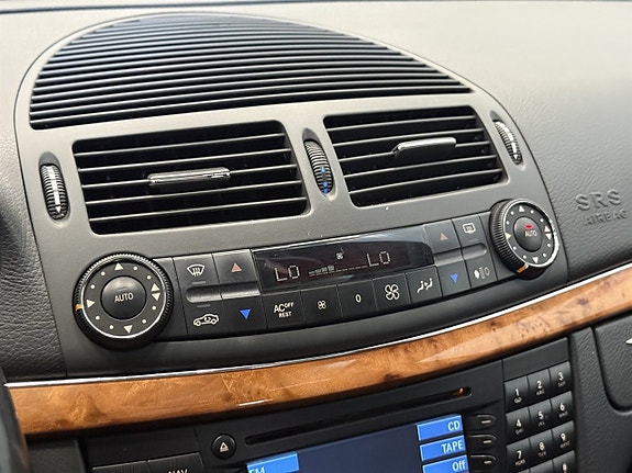 Mercedes-Benz E240 13 of 23