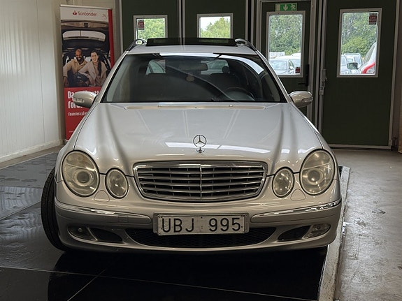 Mercedes-Benz E240 8 of 23