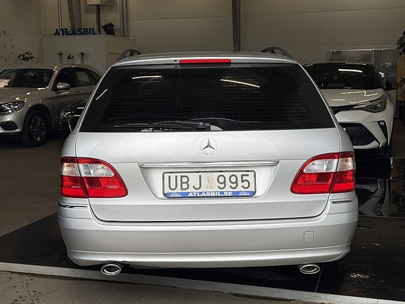Mercedes-Benz E240 4 of 23